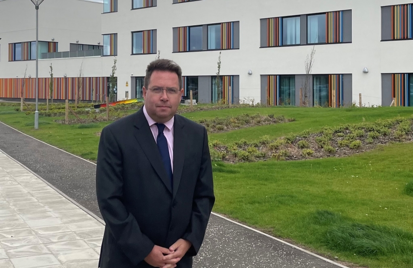 Craig Hoy MSP outside of East Lothian Community Hospital