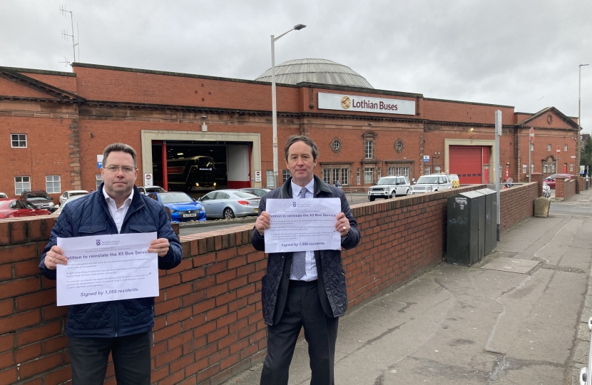 Craig Hoy MSP and Cllr Jeremy Findlay delivering petition to Lothian Buses