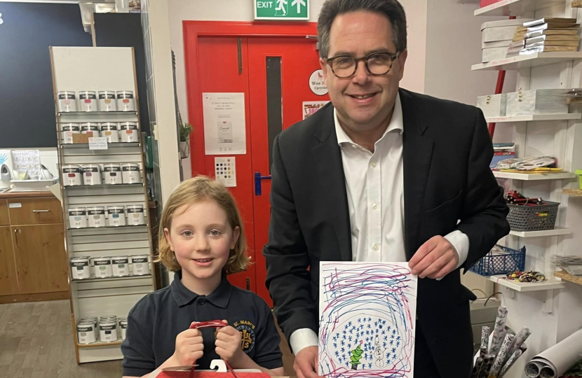 Craig Hoy MSP presenting Violet Wright (aged 7) with her reward