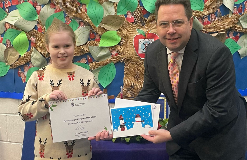 Craig Hoy MSP presenting prize to Rachael Davidson, a Primary 4 from St Andrews RC Primary School for his 2022 Christmas Card Competition