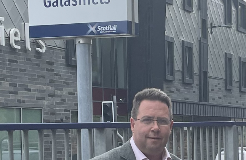 Craig Hoy MSP at Galasheils rail station