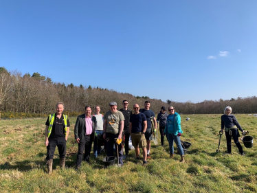 Craig Hoy MSP joined volunteers at Butterdean.