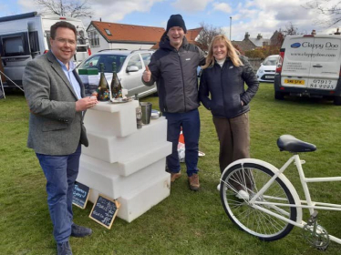 Craig Hoy MSP with Graeme and Shauna Munro from Tobermory Oysters 