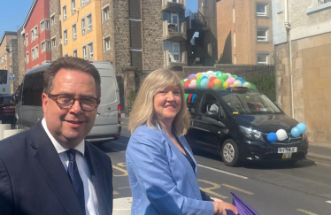 Craig Hoy MSP with Alison Johnstone MSP at the Edinburgh Taxi Outing 2023